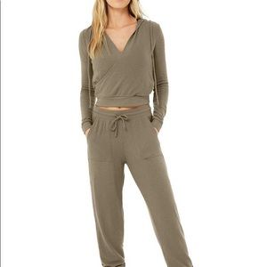 alo kick it wrap hoodie olive branch L BNWT